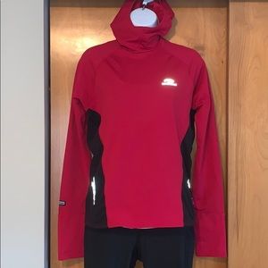 Brooks size S red/black hooded running pul…